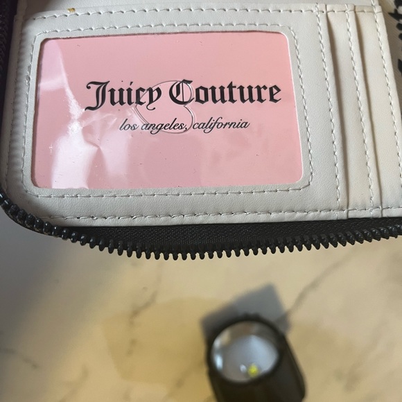 Juicy Couture Black Beige Blooms Zip Around NWT Great 🎁 - Picture 7 of 9